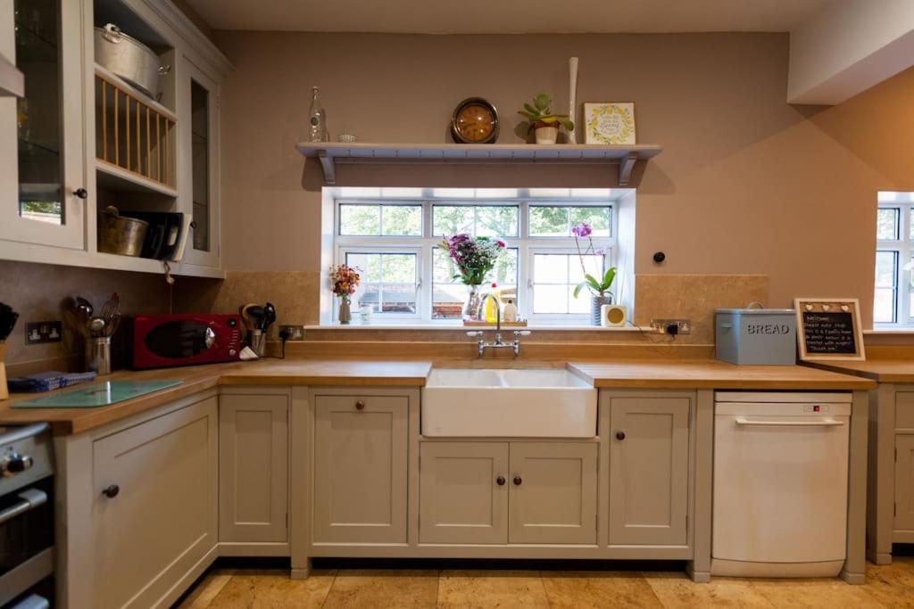 Firs Sleeps 15 Stunning Country House With Hot Tub Sudbourne Eksteriør billede